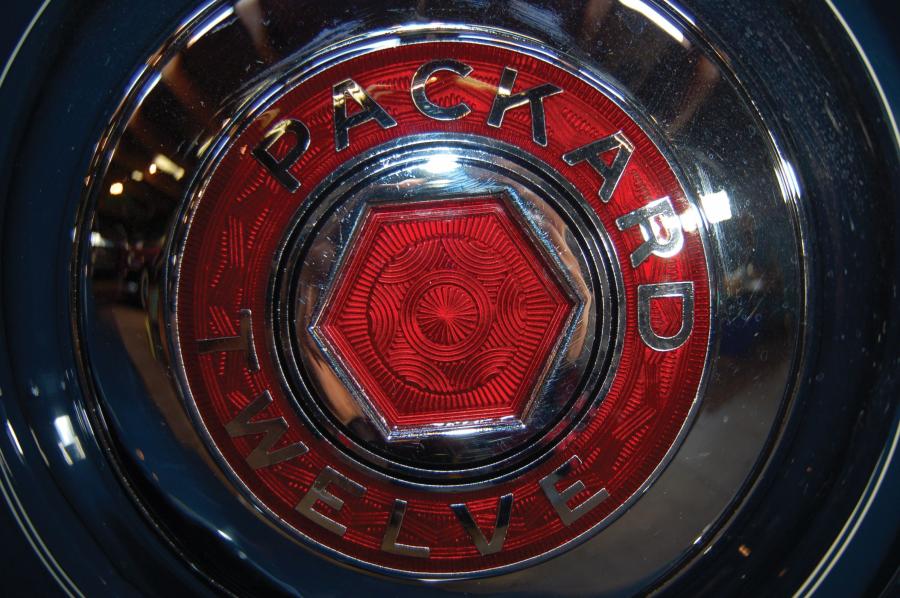  Packard Twelve 7-Passenger Touring Sedan 1937 года  (фото 3 из 7)